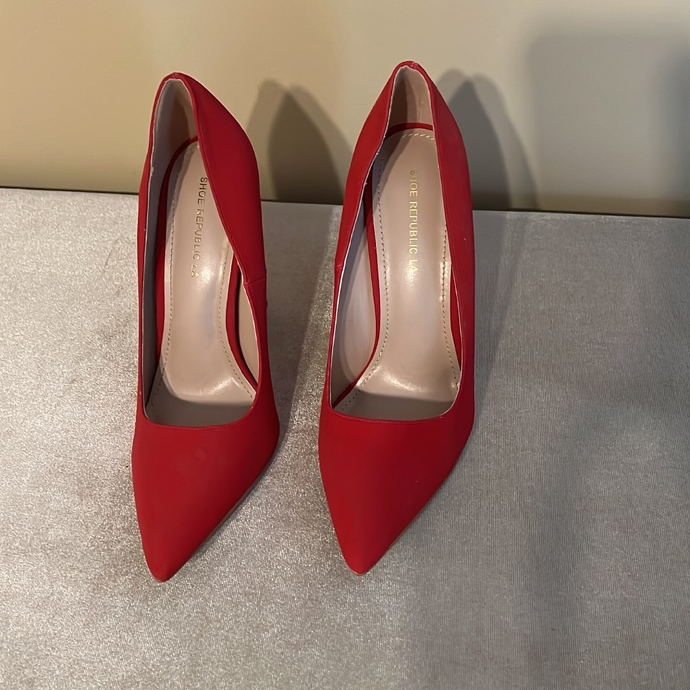 Red heels - Picture 3 of 4